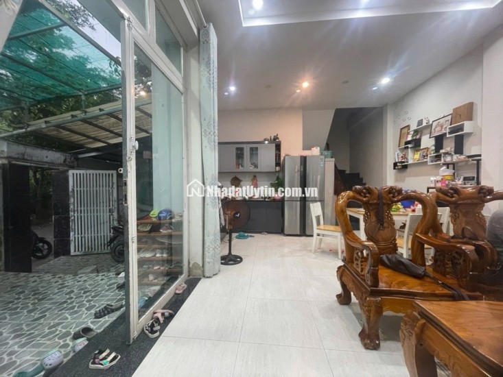 7 tỷ 2 - 100m ngang hơn 8m nhà 3 tầng kiên cố sát Vạn Phúc City - HẺM XE HƠI TỚI CỬA